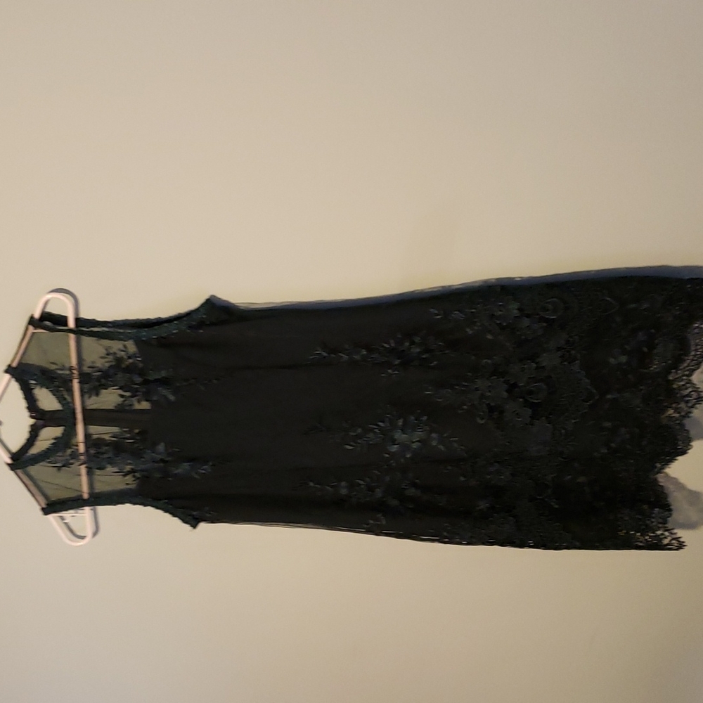 Like new stunning forest green dress.lace detail throughout - Picture 1 of 16